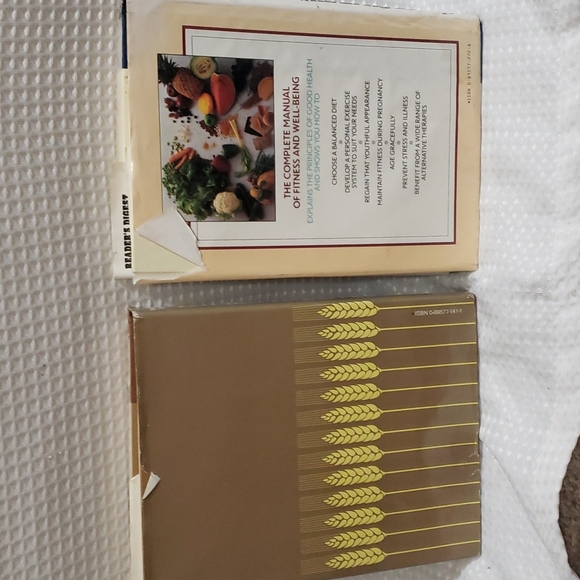 Lot of 2 Hardcover Book From Reader’s Digest Editors- "Eat Better Live Better" - Picture 4 of 6